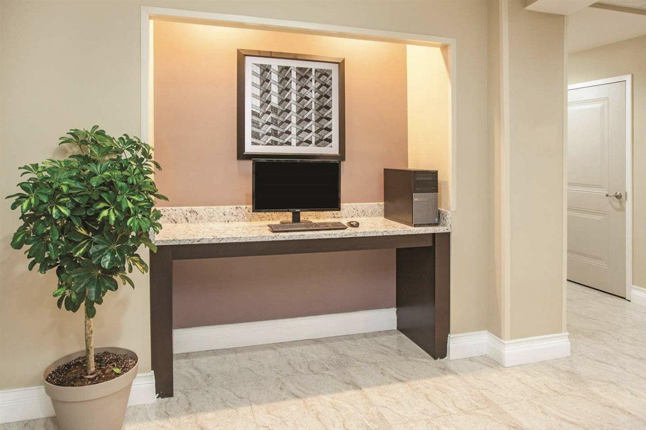 La Quinta Inn & Suites Far Rockaway - Beach Hotel نيو يورك المظهر الخارجي الصورة