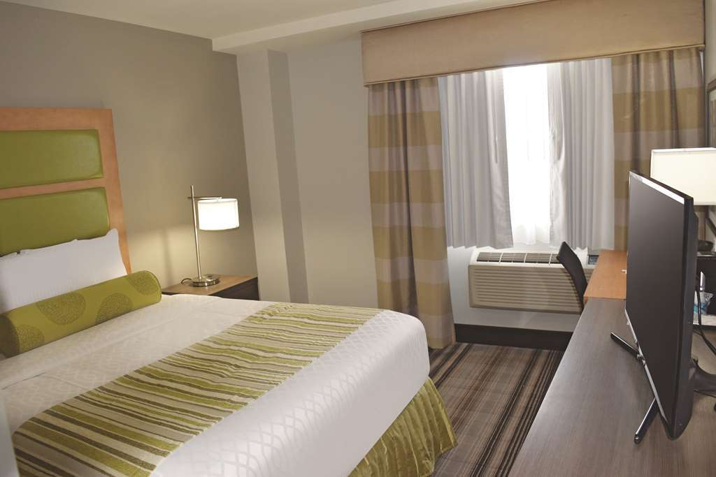 La Quinta Inn & Suites Far Rockaway - Beach Hotel نيو يورك الغرفة الصورة