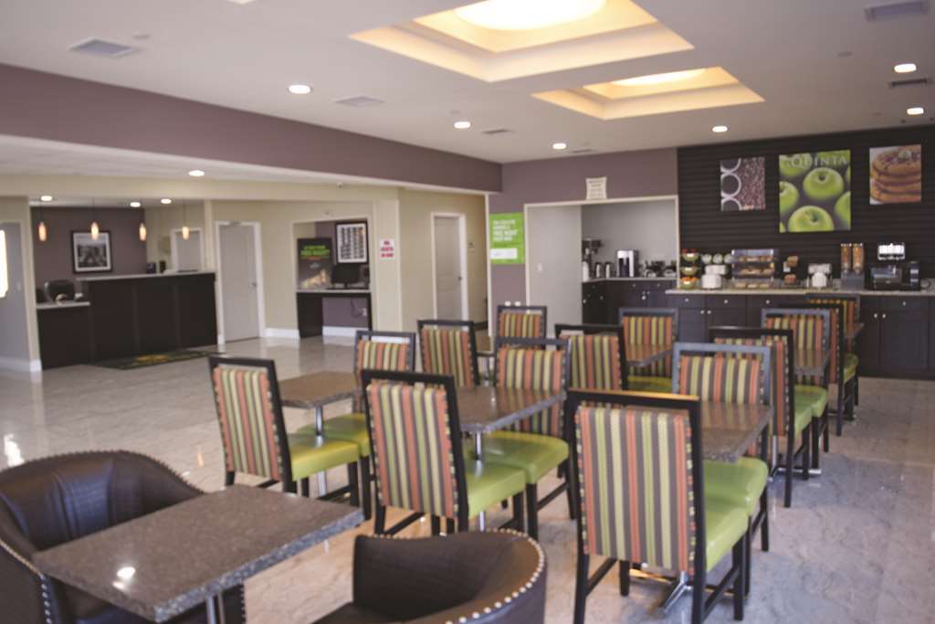 La Quinta Inn & Suites Far Rockaway - Beach Hotel نيو يورك المرافق الصورة