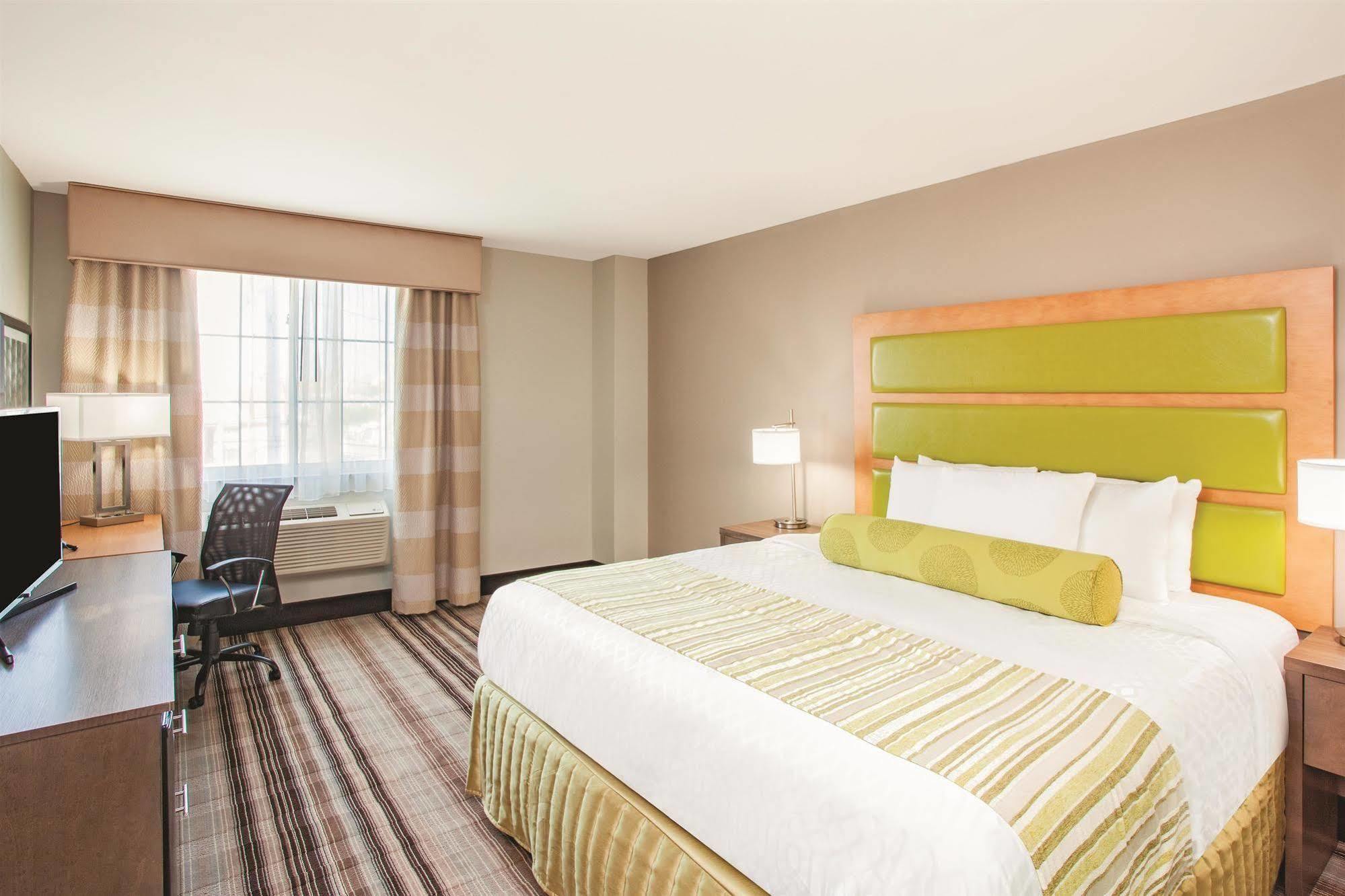 La Quinta Inn & Suites Far Rockaway - Beach Hotel نيو يورك المظهر الخارجي الصورة