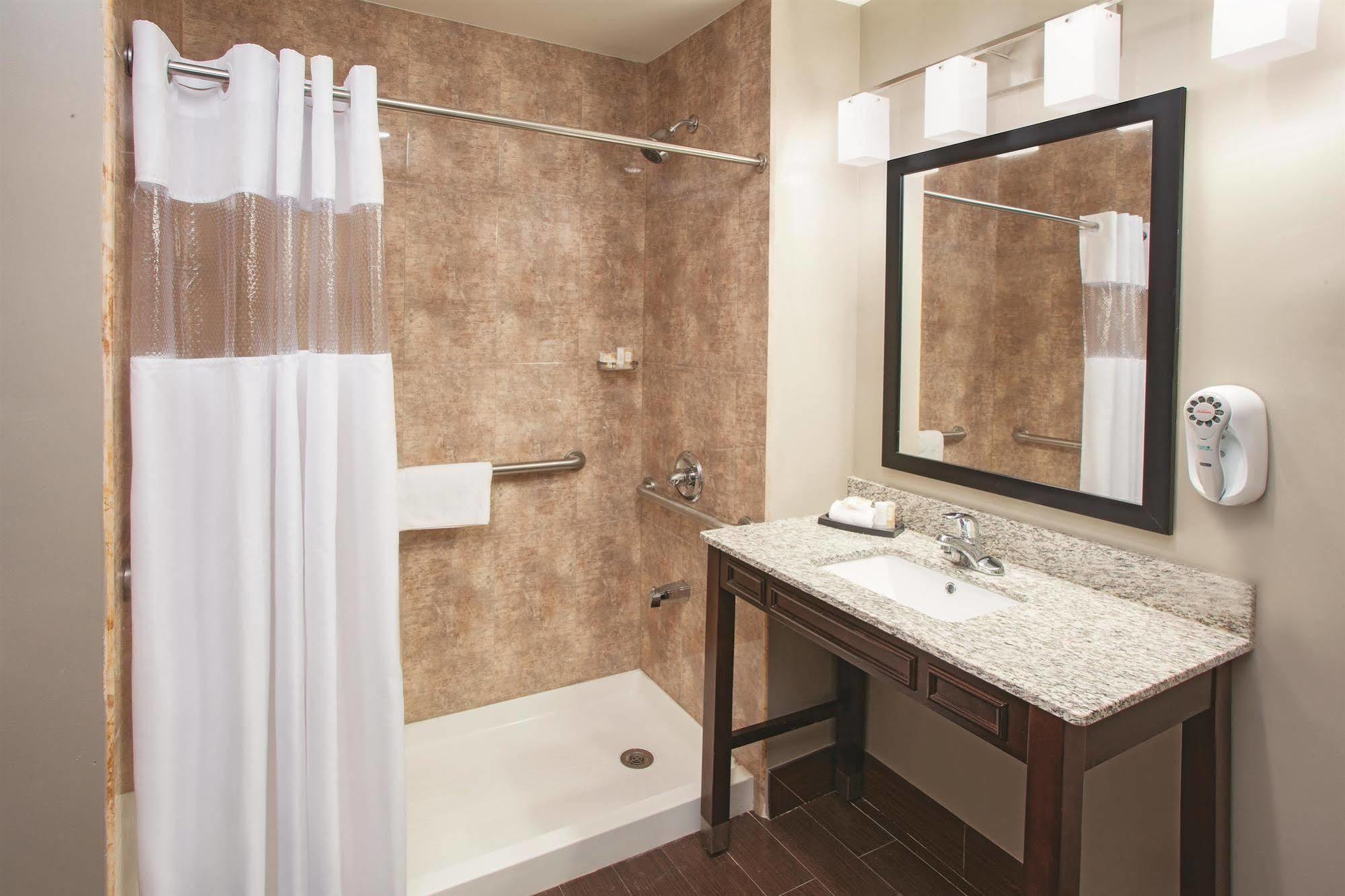 La Quinta Inn & Suites Far Rockaway - Beach Hotel نيو يورك المظهر الخارجي الصورة