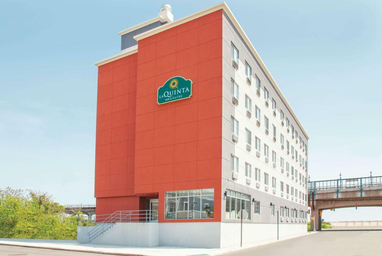 La Quinta Inn & Suites Far Rockaway - Beach Hotel نيو يورك المظهر الخارجي الصورة