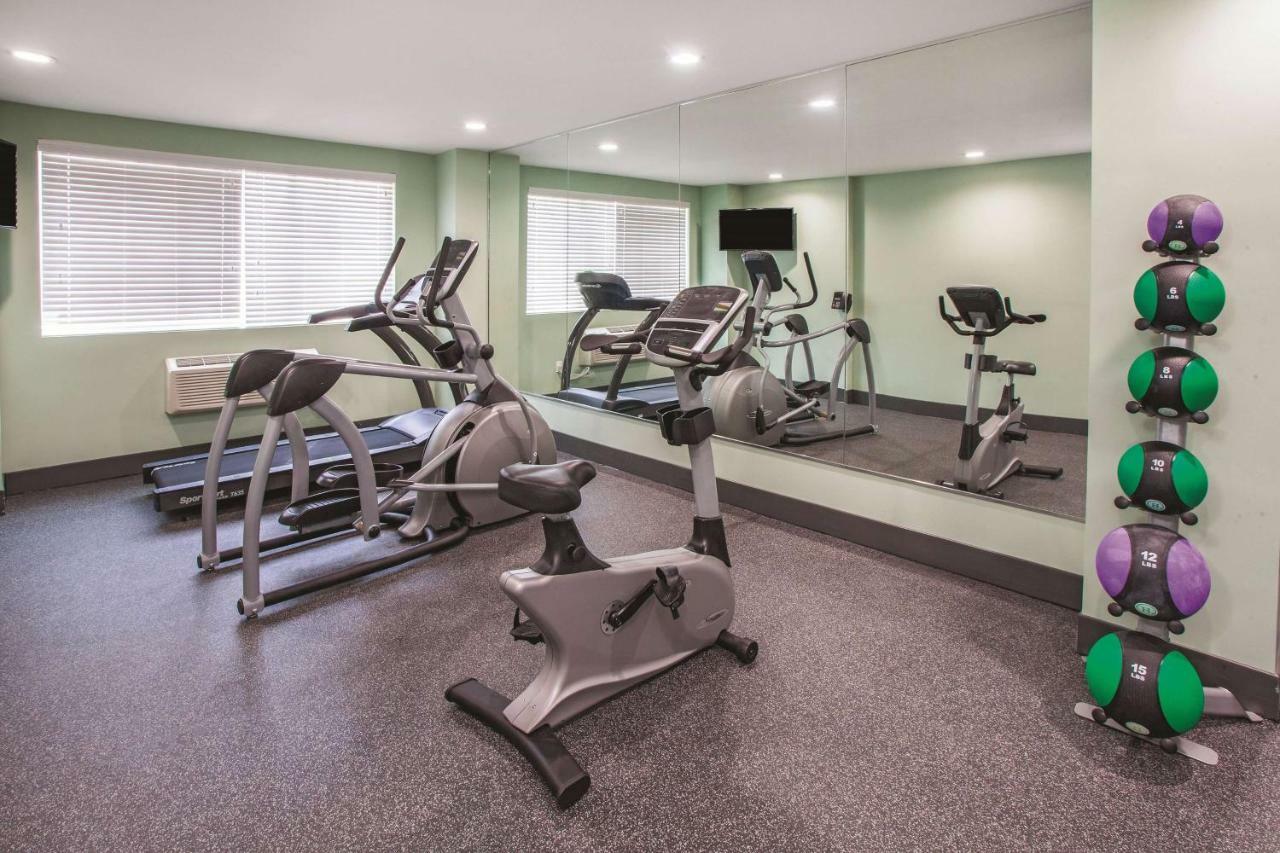 La Quinta Inn & Suites Far Rockaway - Beach Hotel نيو يورك المظهر الخارجي الصورة